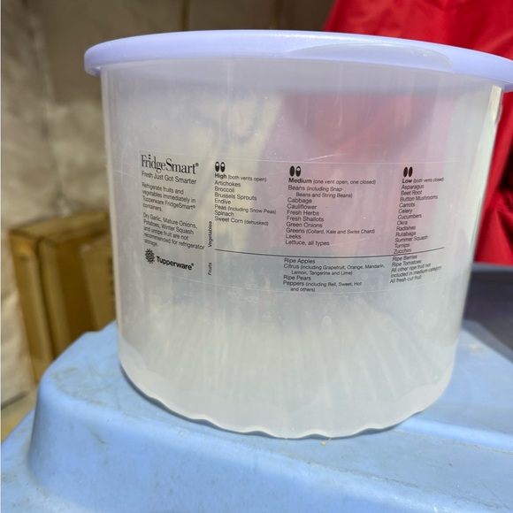 Tupperware FridgeSmart Clear Storage Container - Picture 3 of 4
